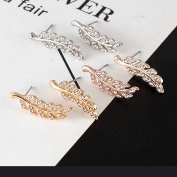 🌿🌿Gorgeous SILVER plated Leaf ear climbers with CZ's🌿🌿 - Picture 3 of 10